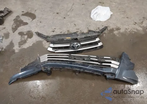 2018 Toyota Highlander Xle z USA, uszkodzony, nr VIN 5TDJZRFH7JS891012